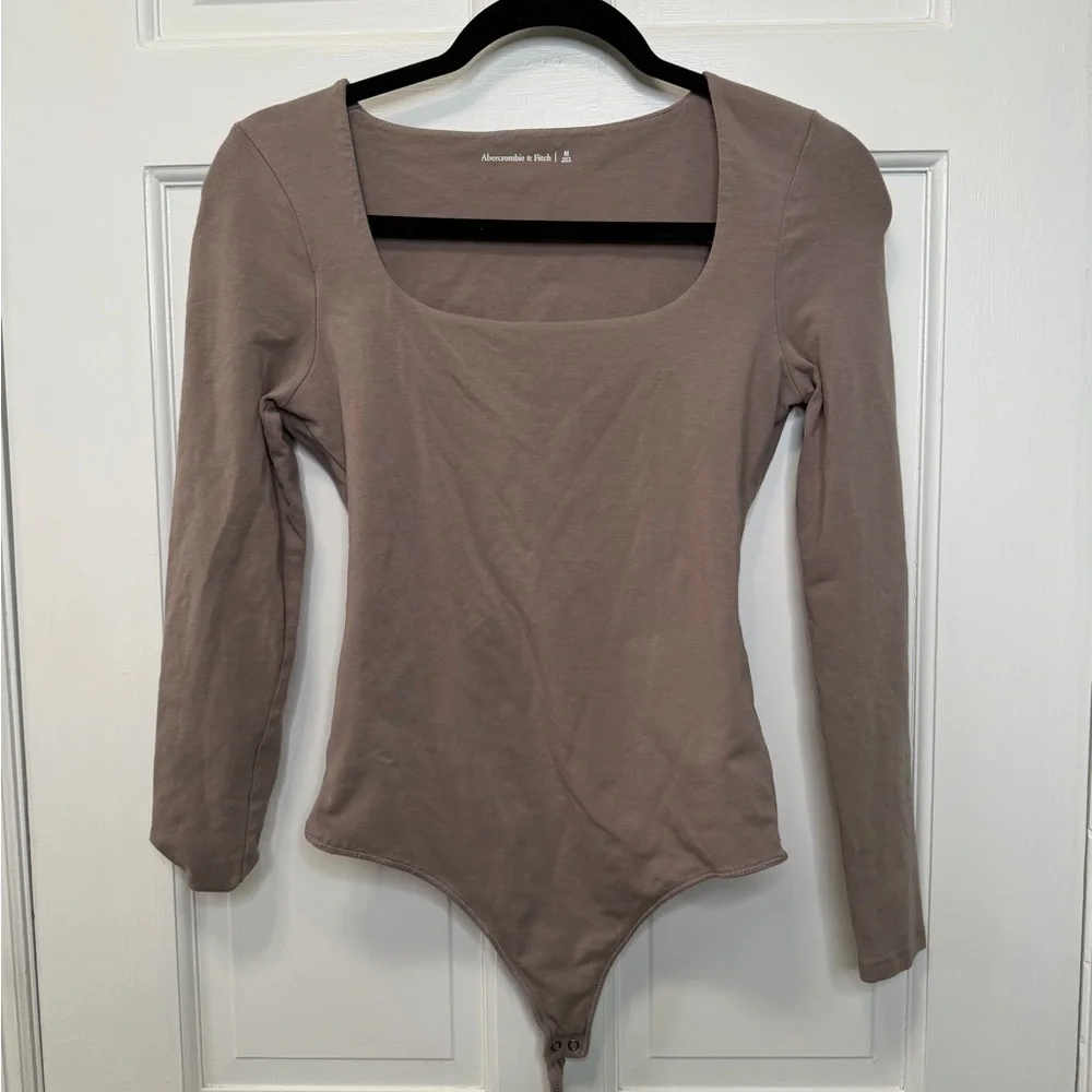 Abercrombie & Fitch Taupe Square Neck‎ Long Sleeve Bodysuit Size Medium